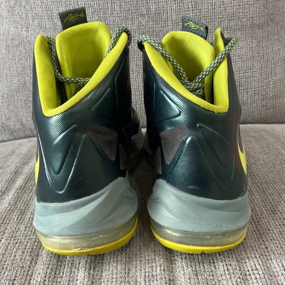 LeBron 10 Dunkmam sneaker in youth size 6 - Picture 4 of 10